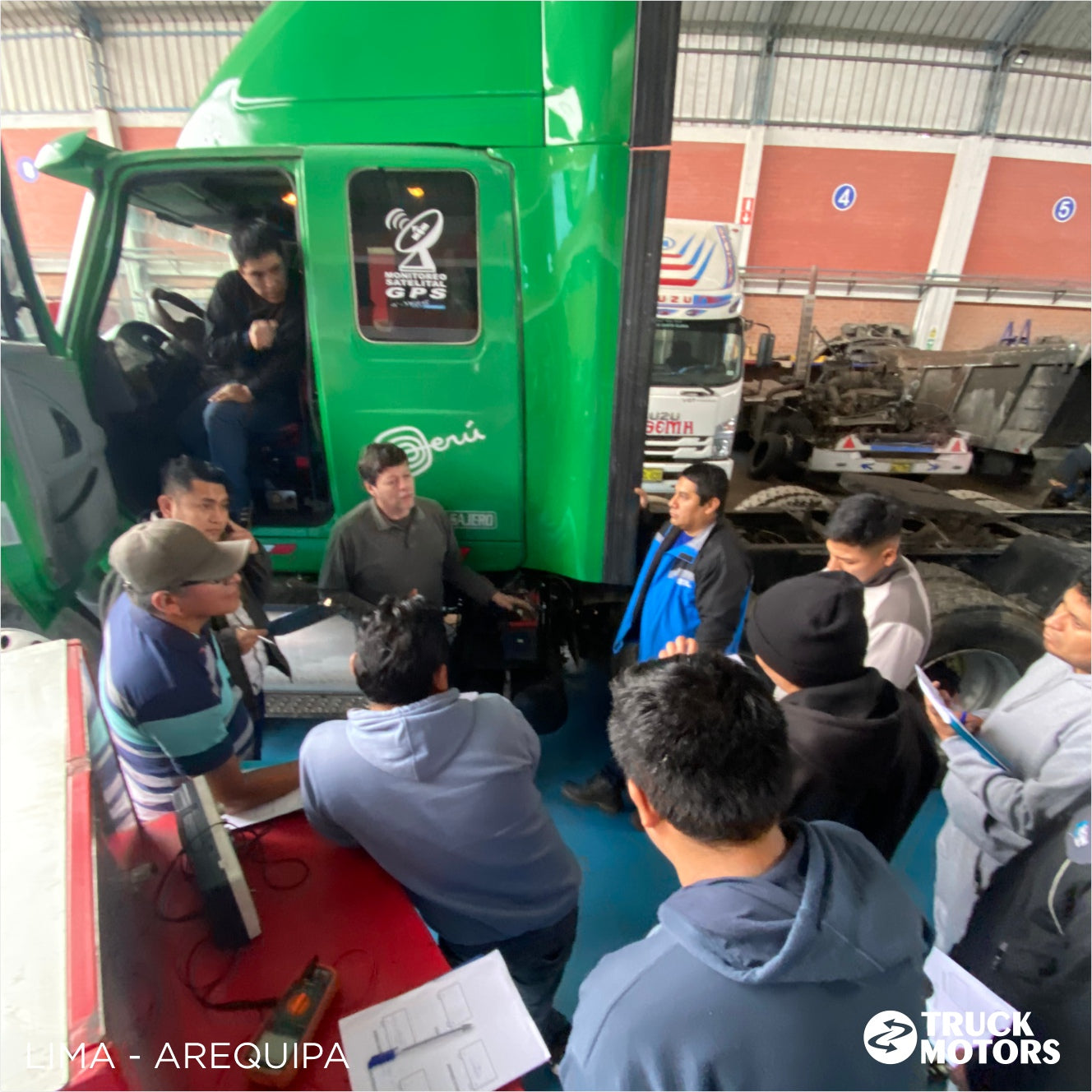 Fortaleciendo nuestro conocimiento: capacitación avanzada en diagnóstico de camiones en Truck Motors